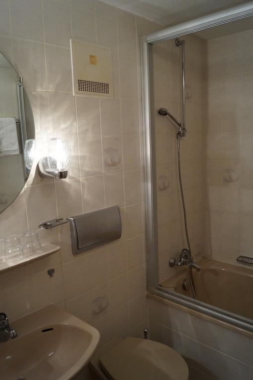 Hotel De L' Esplanade レミッチ エクステリア 写真